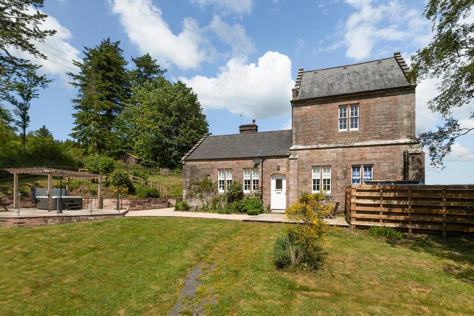Laundry Cottage: Drumlanrig Castle *